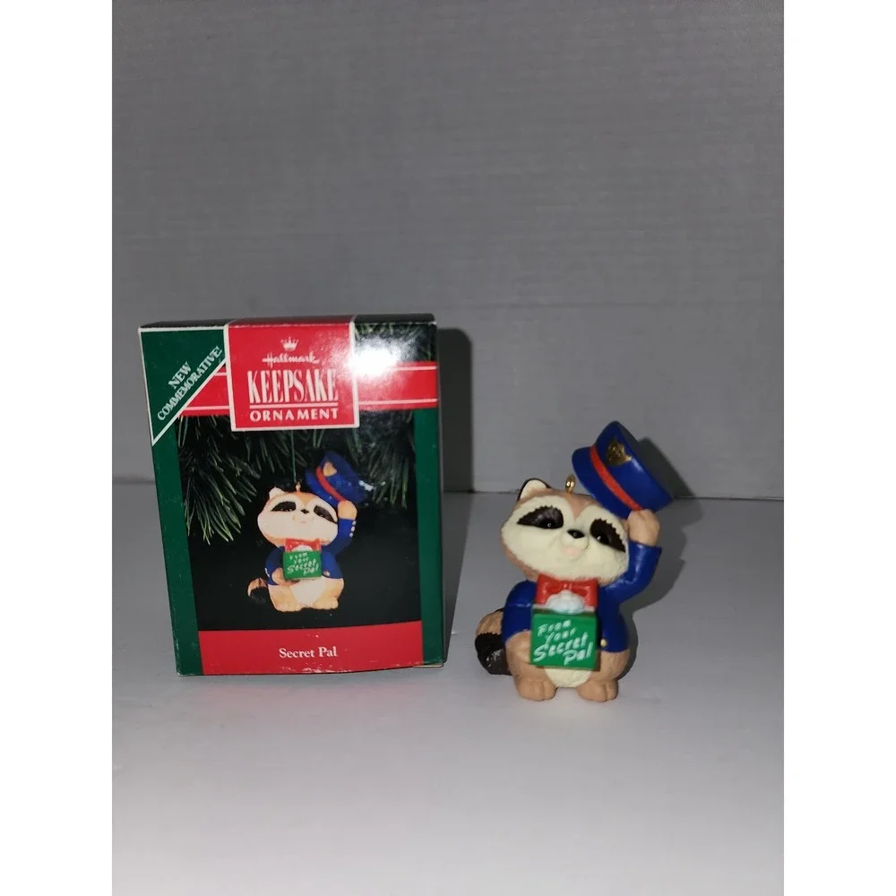 1992 Hallmark‎ Keepsake Christmas Tree Ornament Secret Pal Raccoon